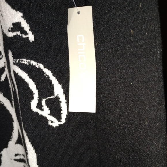 Chico's Black and White Floral Women's Sweater NWT - Picture 2 of 4